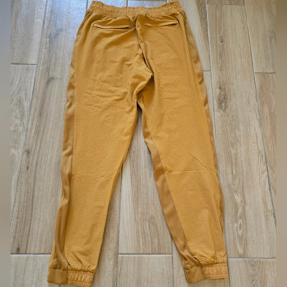 Athleta Textured Brooklyn Joggers, 4 - Picture 2 of 8